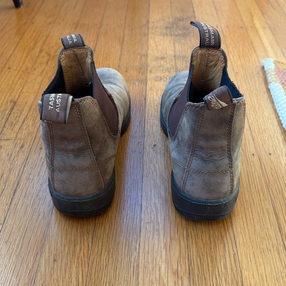 Rustic Brown Blundstones - Picture 3 of 5